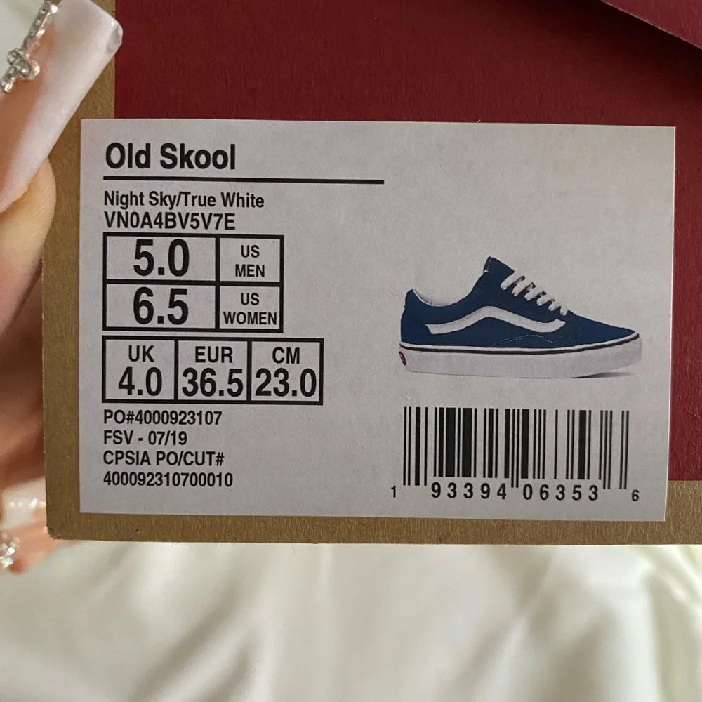 Vans - Picture 3 of 3